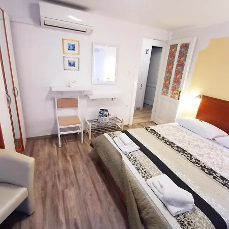 Apartment Old Town Theo *
