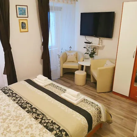 Apartment Old Town Theo