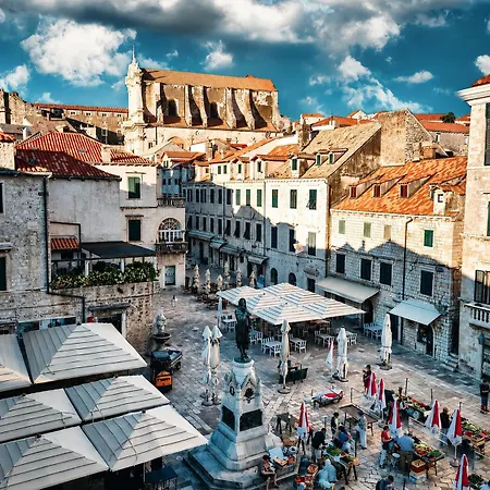 Old Town Theo